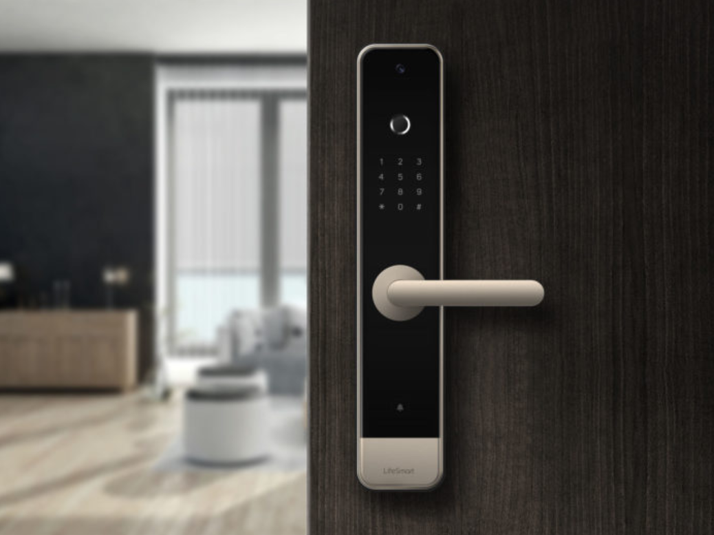 Serrure électronique professionnelle installée sur porte d'appartement